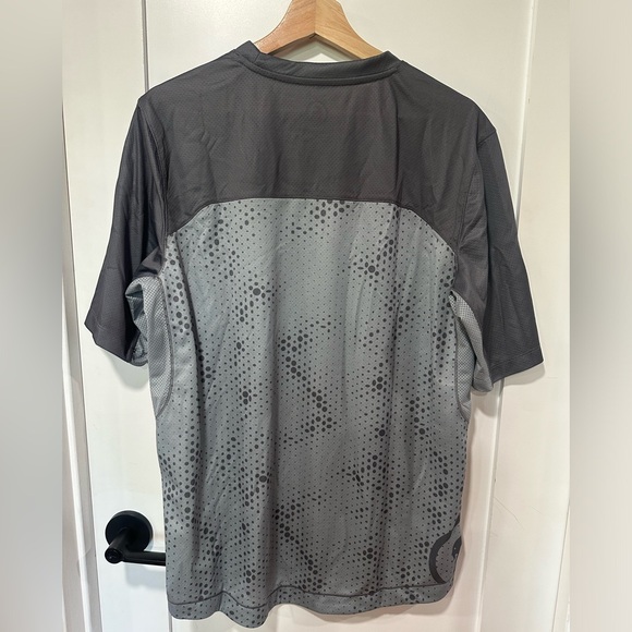 BACKCOUNTRY WHITE RIM JERSEY Large Gargoyle Grey Men’s workout shirt BRAND NEW - Picture 2 of 7